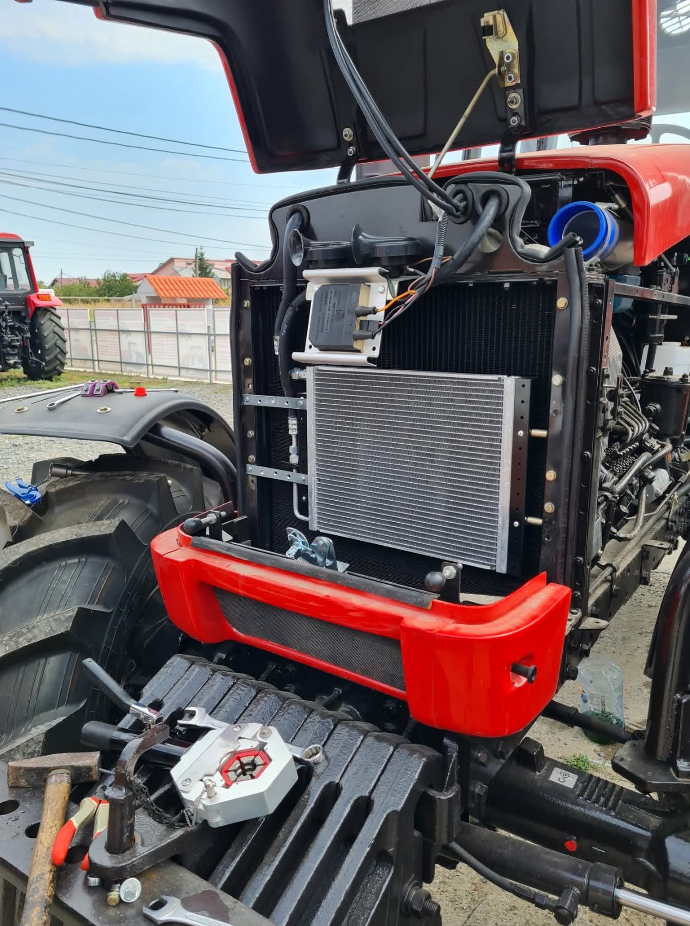 Sistem aer conditionat tractor Belarus cu functie racire/incalzire 5.5kw 12V fulie trapez
